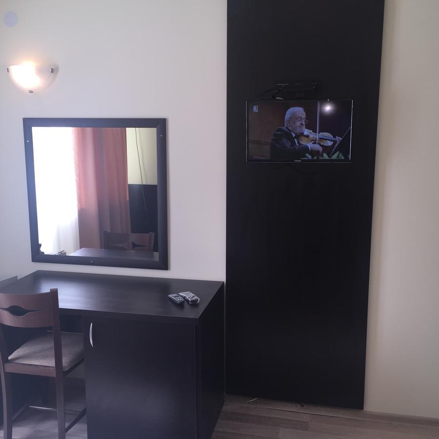 Хотел "Божур" Mineralni Bani Kültér fotó
